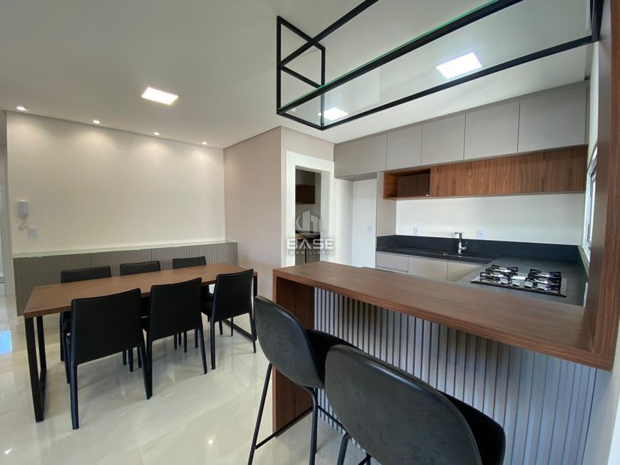 Apartamento novo mobiliado com 3 dormitórios, sendo um suíte, sala de estar e jantar integrados, coz
