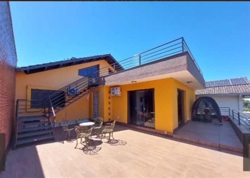 Excelente residência semimobiliada em ótima localização e posição solar no Bairro Charqueadas!! Cont