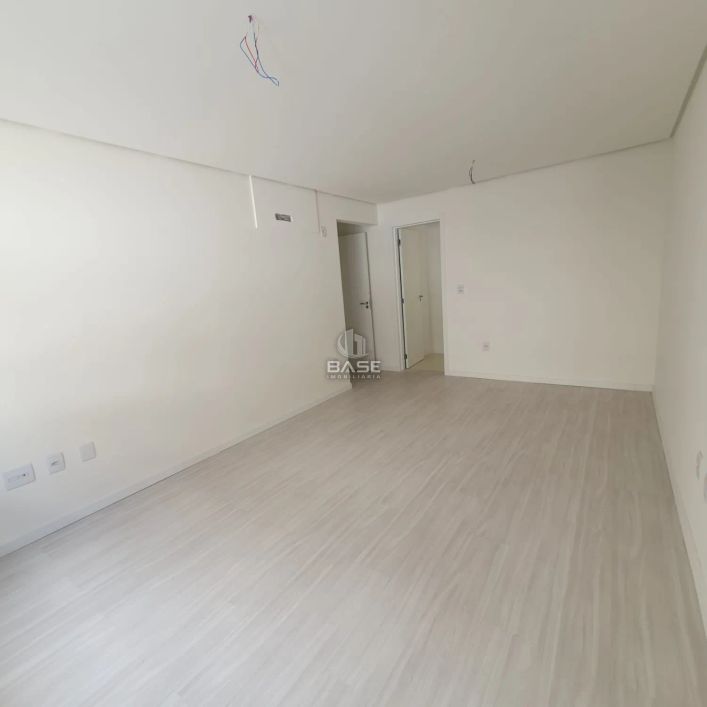 Excelentes apartamentos com 110,64m² de área privativa, 3 dormitórios sendo 1 suíte, banheiro social