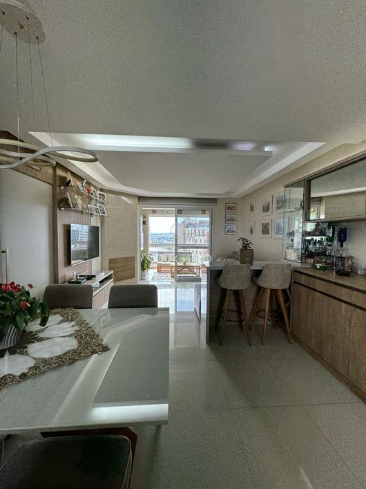 Lindo apartamento, mobiliado, frente norte, com ampla sacada gourmet próximo ao Shopping Villagio!