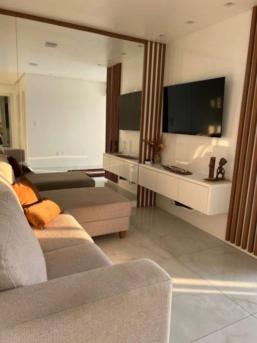 Excelente apartamento mobiliado em ótima localização e posição solar (Oeste) no Bairro Panazzolo! Co