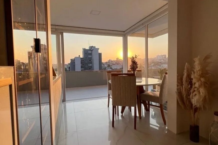 Excelente apartamento mobiliado em ótima localização e posição solar (Oeste) no Bairro Panazzolo! Co