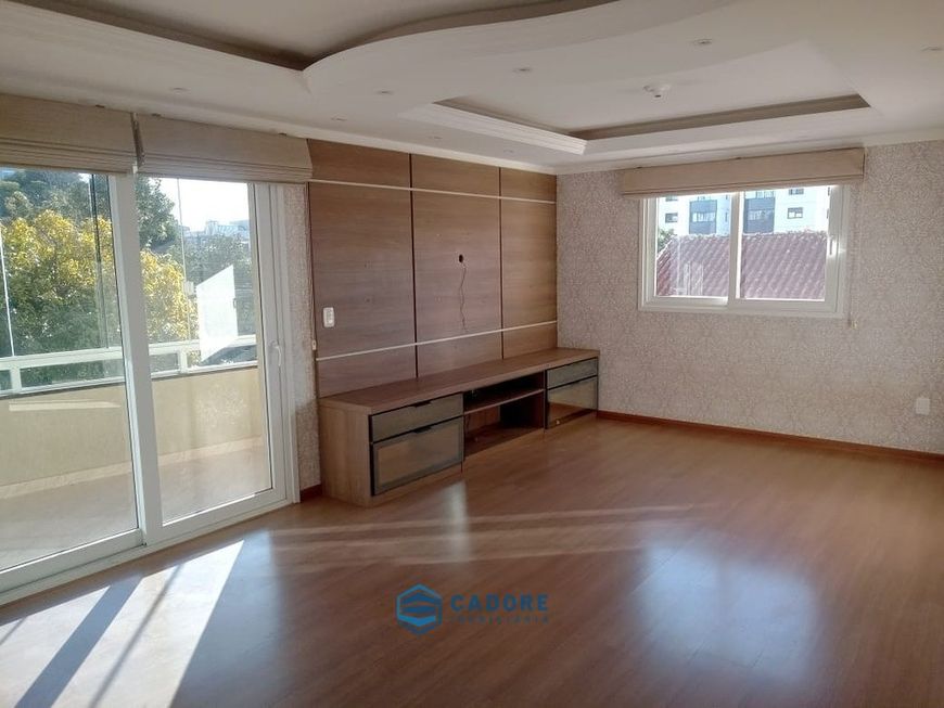 Apartamento com três dormitórios no Pio X