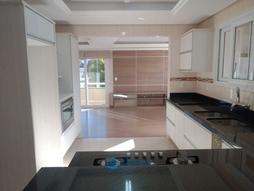 Apartamento com três dormitórios no Pio X