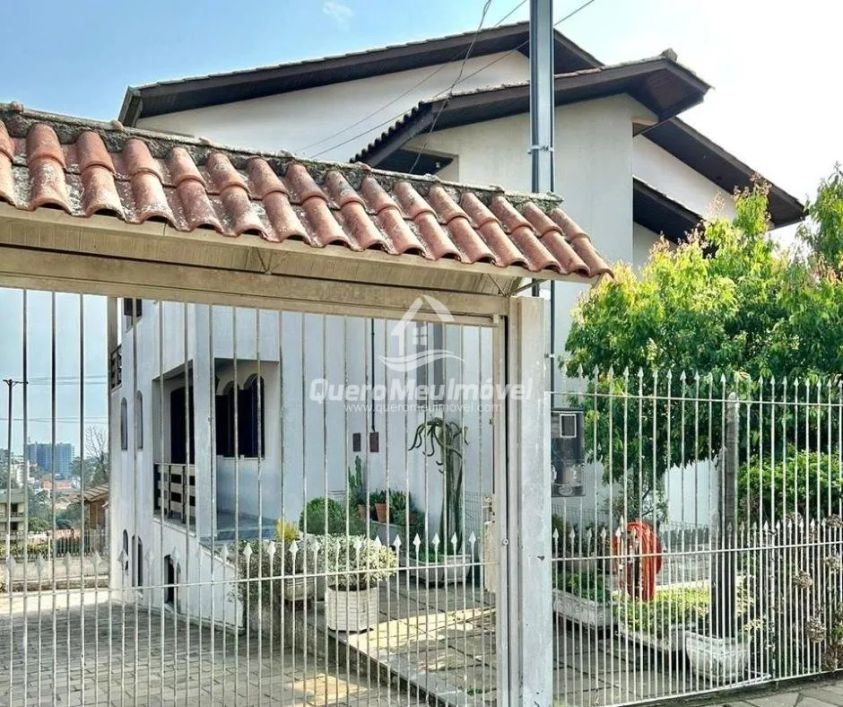 Casa de 3 pisos à venda no bairro Rio Branco