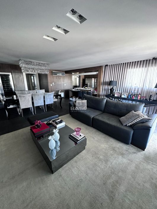 Apartamento totalmente mobiliado e decorado de 195,58m2 em localização nobre no Exposição com 2 suít