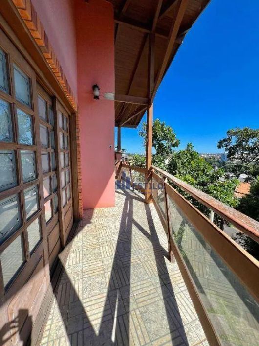Casa com 3 dormitórios à venda, 198 m² por R$ 649.000,00 - Madureira - Caxias do Sul/RS