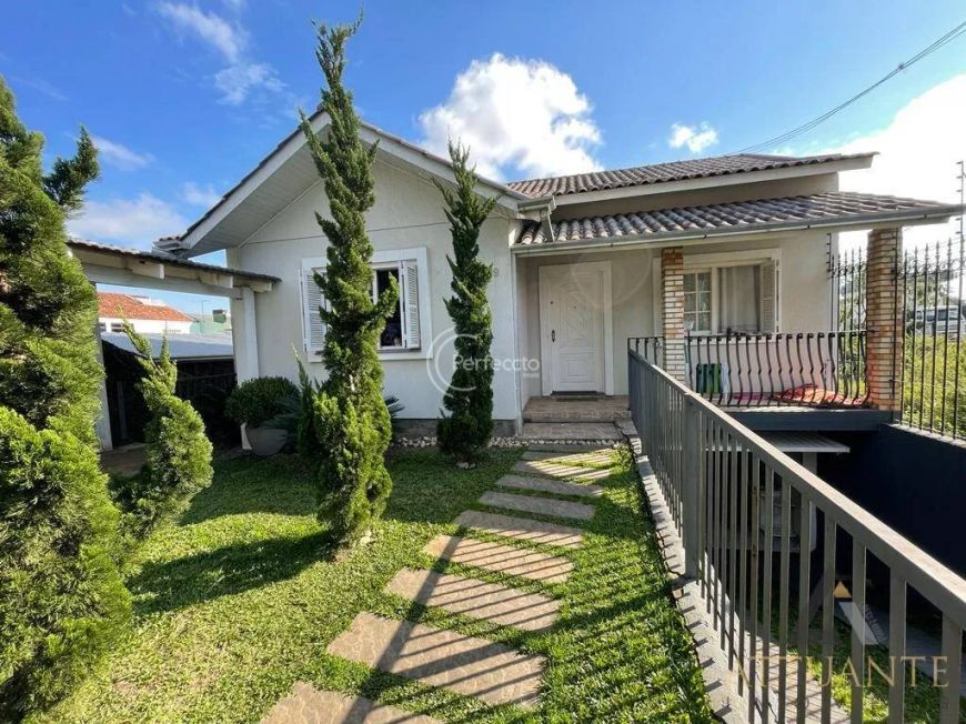 Casa com amplo pátio 140m2 privativos Terreno 12x29 &amp;amp;#10004;&amp;amp;#65039;4 dormitórios sendo 1 co
