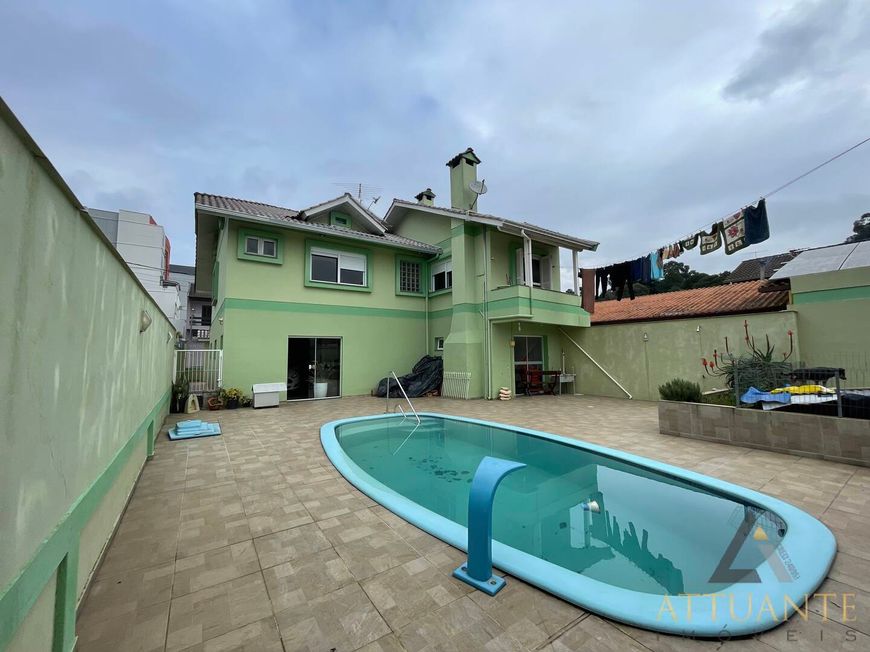 Casa com piscina - Bairro Bela Vista