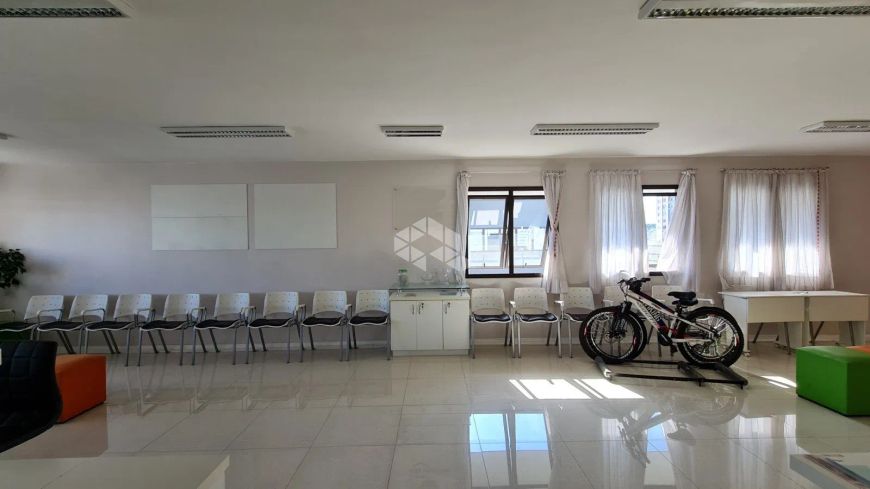 Sala comercial 79,6m² no Pio X 1 vaga de gareagem
