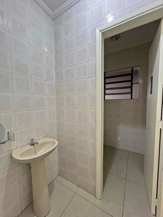BENTOALVES aluga sala térrea com 367 m2, dois andares, em São Pelegrino - Caxias do Sul - RS