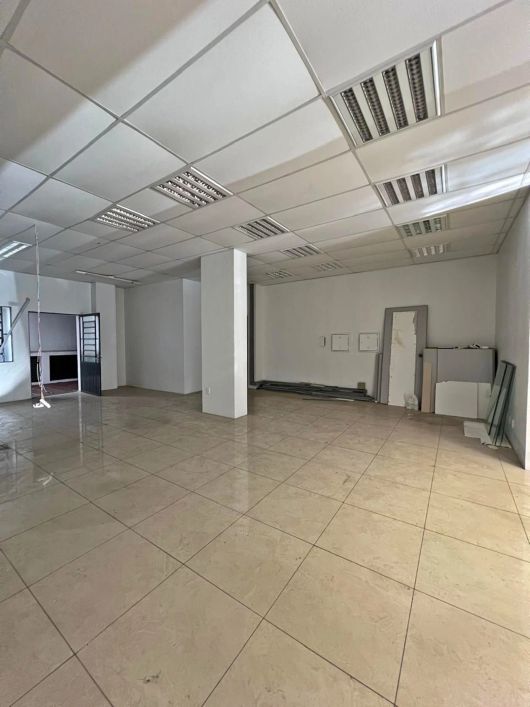 BENTOALVES aluga sala térrea com 367 m2, dois andares, em São Pelegrino - Caxias do Sul - RS