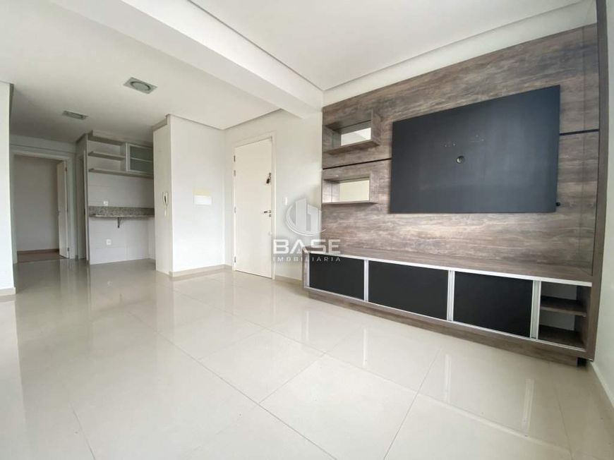 Apartamento semimobiliado com 2 dormitórios, sendo um suíte, sala de estar e jantar integrados, cozi