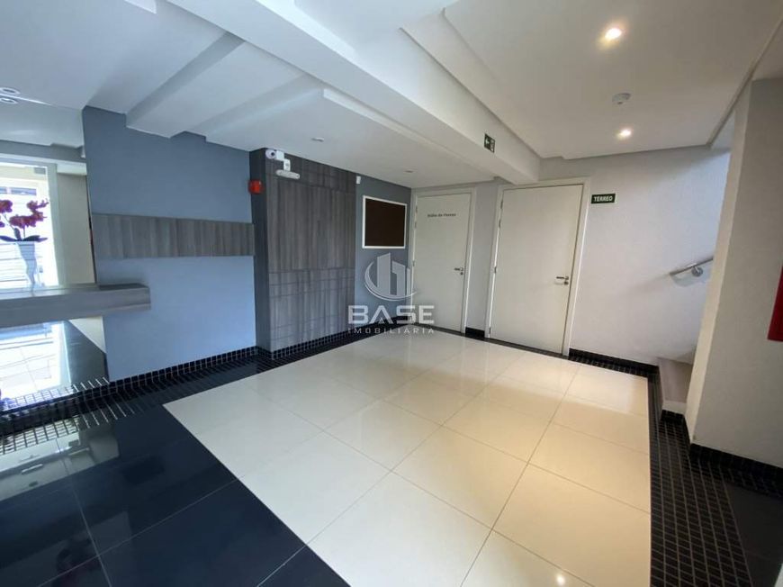 Apartamento semimobiliado com 2 dormitórios, sendo um suíte, sala de estar e jantar integrados, cozi