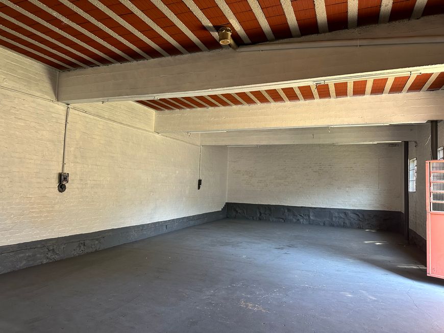 Galpão/Depósito/Armazém para aluguel possui 250 metros quadrados