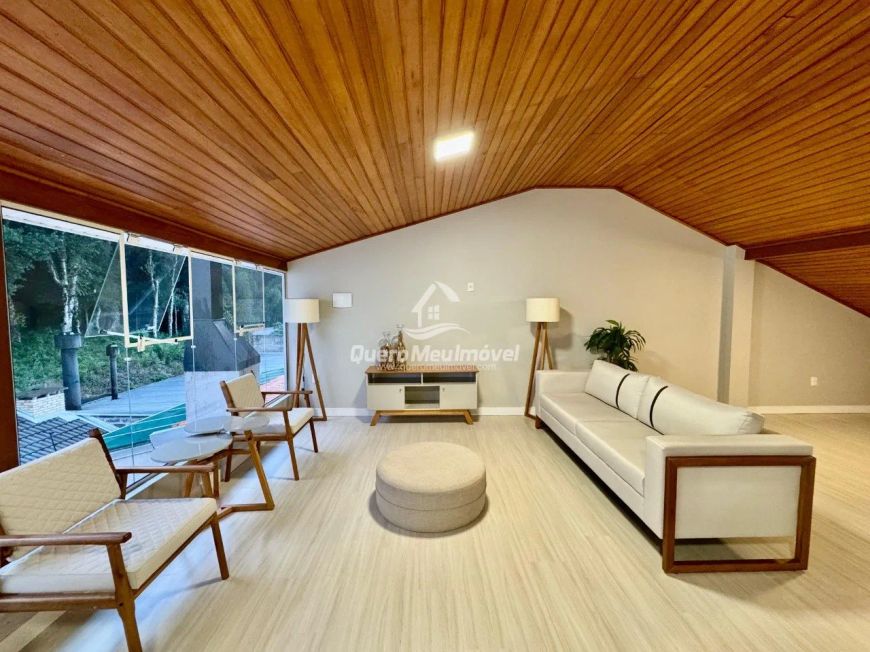 Casa semimobiliada à venda no Vinhedos