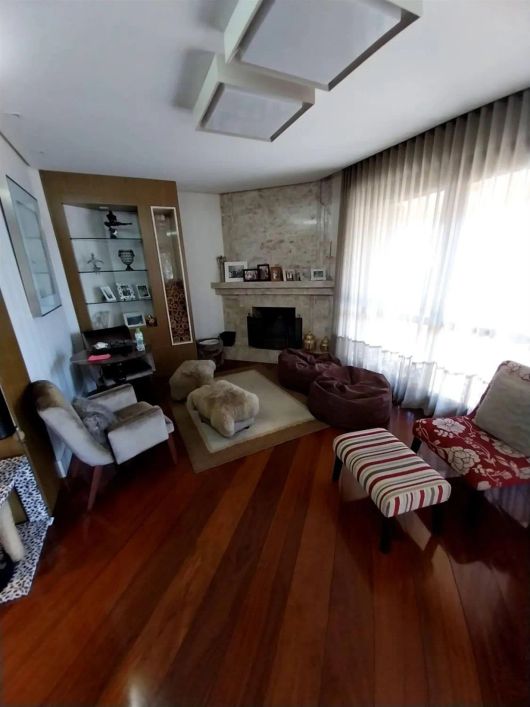 Excelente apartamento semimobiliado em ótima localização no Bairro Exposição!! Com 03 dormitórios (s