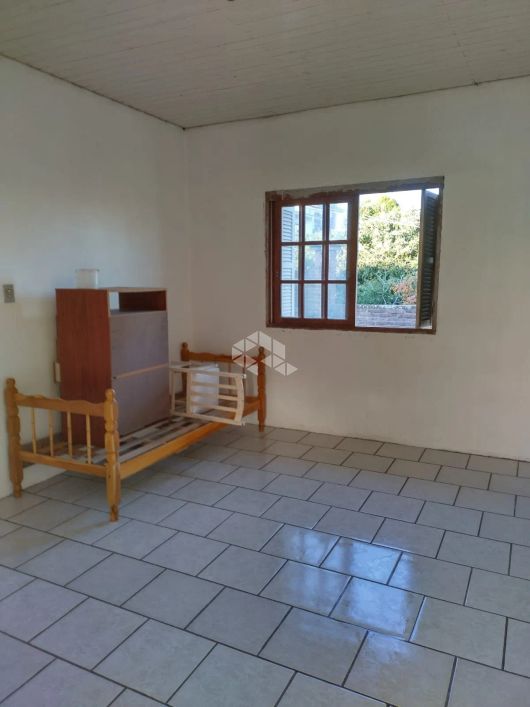 Casa e ponto comercial com amplo terreno, 220, 00 m² no Bairro Charqueadas.