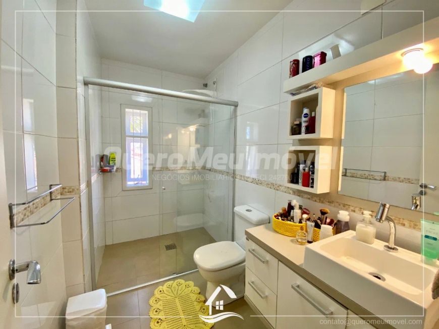 Casa com 3 dormitórios, mobiliada e com pátio