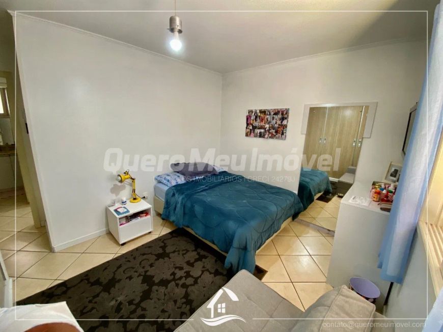Casa com 3 dormitórios, mobiliada e com pátio