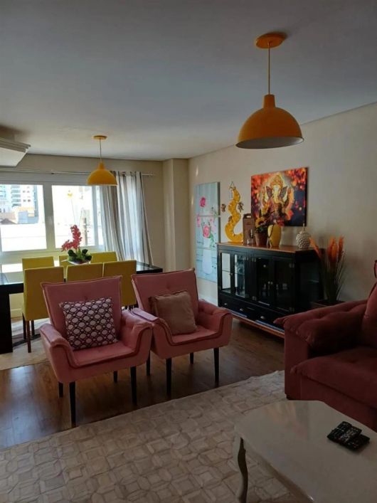 Excelente apartamento em ótima localização e posição solar no Bairro São Pelegrino!! Com 03 dormitór