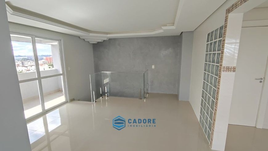 Cobertura duplex três quartos, no Sagrada Família
