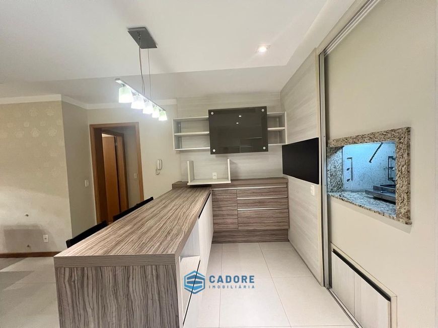 Apartamento com três dormitórios suite, Exposição