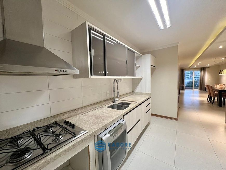 Apartamento com três dormitórios suite, Exposição