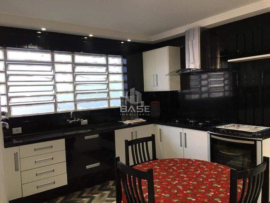 Casa Alto Padrão semi mobiliada com 278 m² privativos, localizada no Bairro Sanvitto, com 3 dormitór