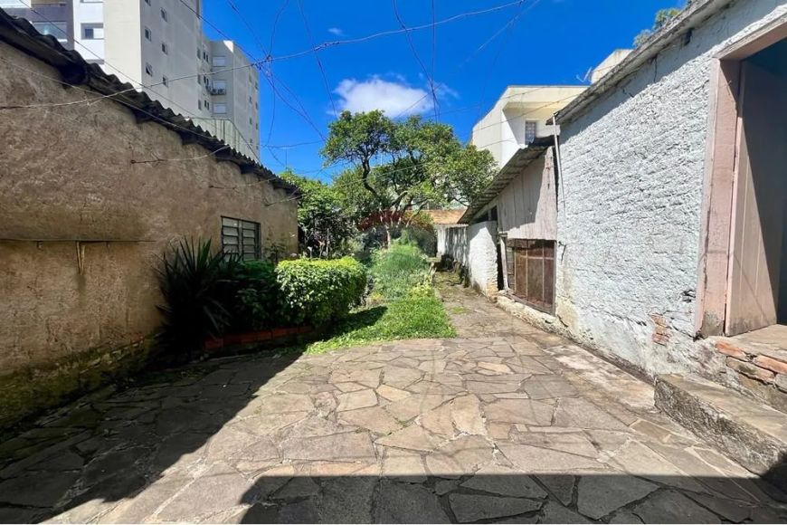 Terreno com casa em localização privilegiada para ponto comercial