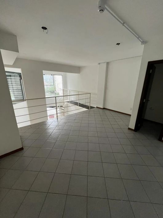 BENTOALVES aluga loja térrea c/ mezanino, no coração do bairro São Pelegrino - Caxias do Sul - RS