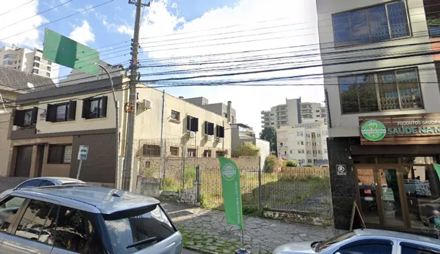 Excelente terreno em ótima localização e posição solar no Centro de Caxias do Sul! Área total terren