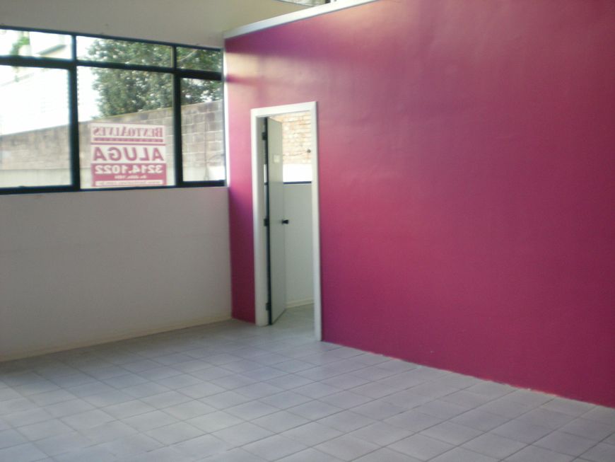 BENTOALVES aluga loja térrea em frene ao Postão, c/ 340m2, no Centro - Caxias do Sul - RS