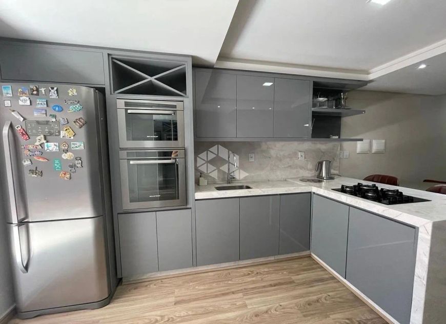 Casa individual com3 quartos uma suíte com sacada deck ,garagem para 2 carros 100% mobiliado e com 1