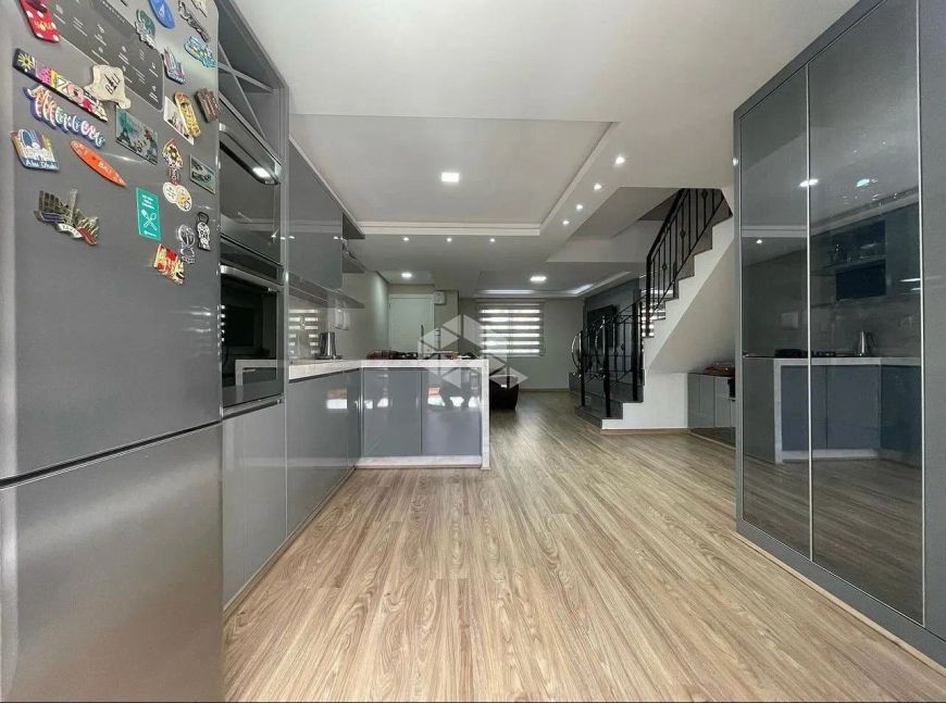 Casa individual com3 quartos uma suíte com sacada deck ,garagem para 2 carros 100% mobiliado e com 1
