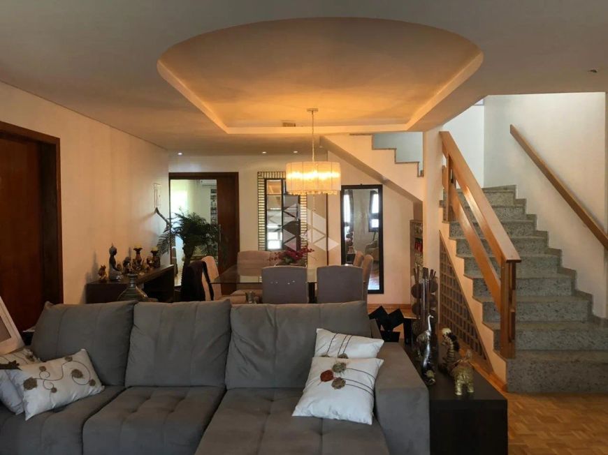 Maravilhosa casa com 4 dormitorios/quartos e 3 vagas no bairro Sagrada Familia