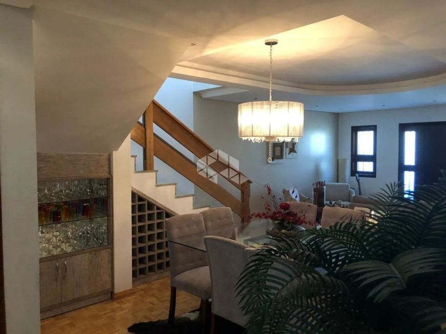Maravilhosa casa com 4 dormitorios/quartos e 3 vagas no bairro Sagrada Familia