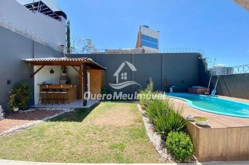 Casa 4 dormiórios e 4 vagas de garagem e piscina