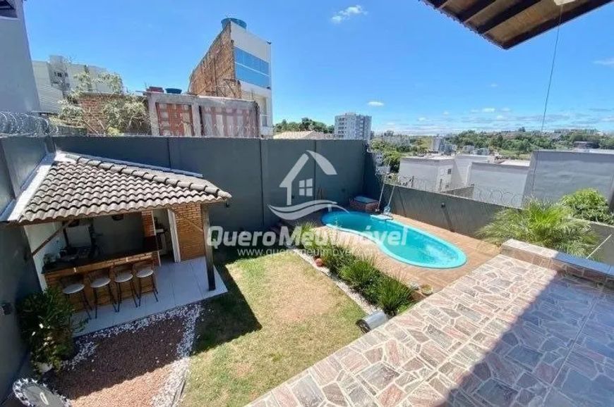 Casa 4 dormiórios e 4 vagas de garagem e piscina