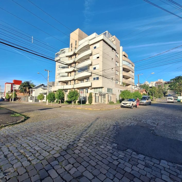 Venda de apartamento semimobiliado em Caxias do Sul, bairro Colina Sorriso