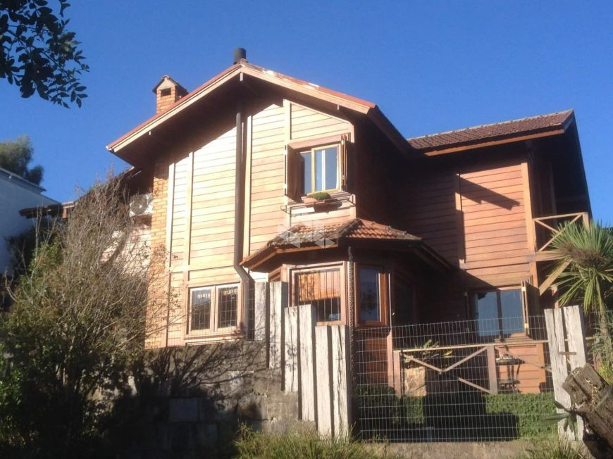 Casa com quiosque no Colina Sorriso