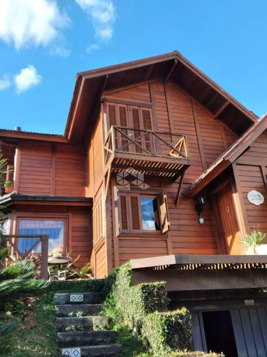 Casa com quiosque no Colina Sorriso