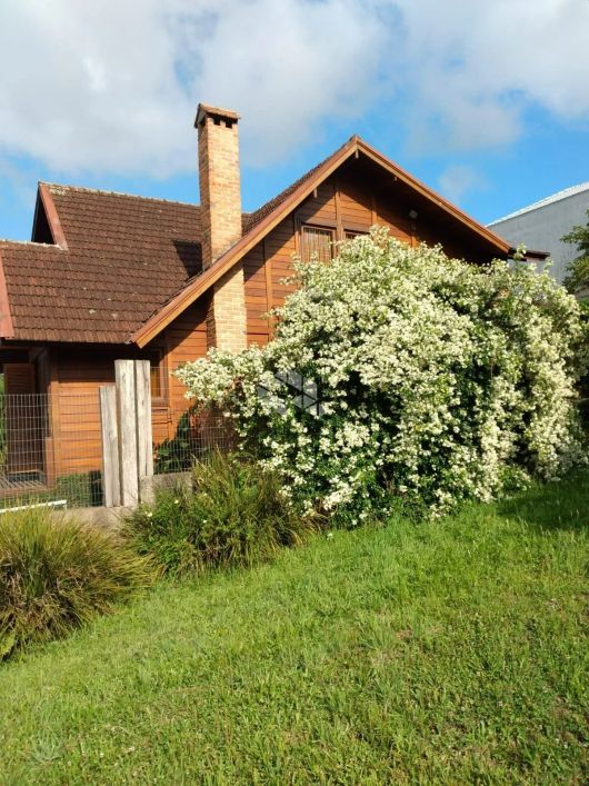 Casa com quiosque no Colina Sorriso