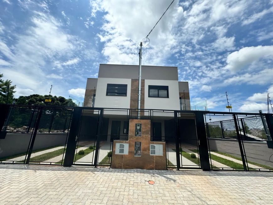 Excelente sobrado Novo no Bairro Bela Vista! Com 03 dormitórios (sendo 01 suíte), sala para 02 ambie