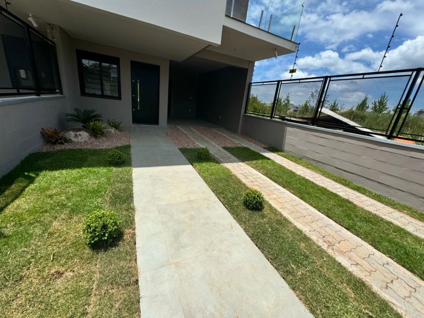 Excelente sobrado Novo no Bairro Bela Vista! Com 03 dormitórios (sendo 01 suíte), sala para 02 ambie