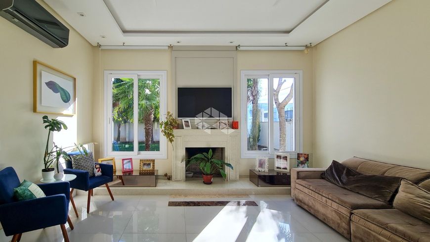 Casa alto padrão com três suítes no bairro Vila Verde