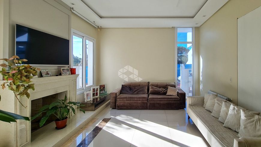 Casa alto padrão com três suítes no bairro Vila Verde