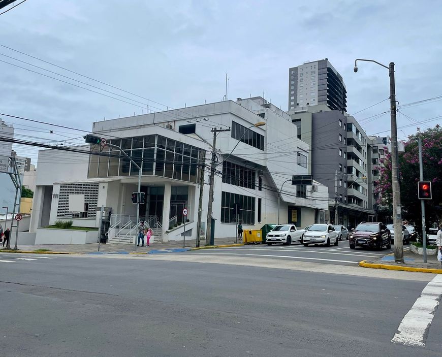 BENTOALVES aluga prédio comercial 4 pavimentos, 2668m² no Centro de Caxias do Sul-RS