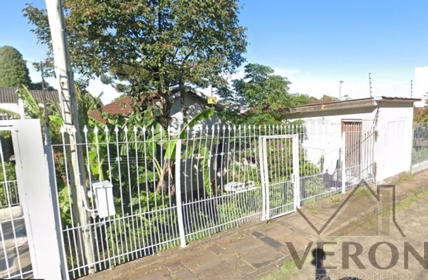 Terreno com casa de madeira