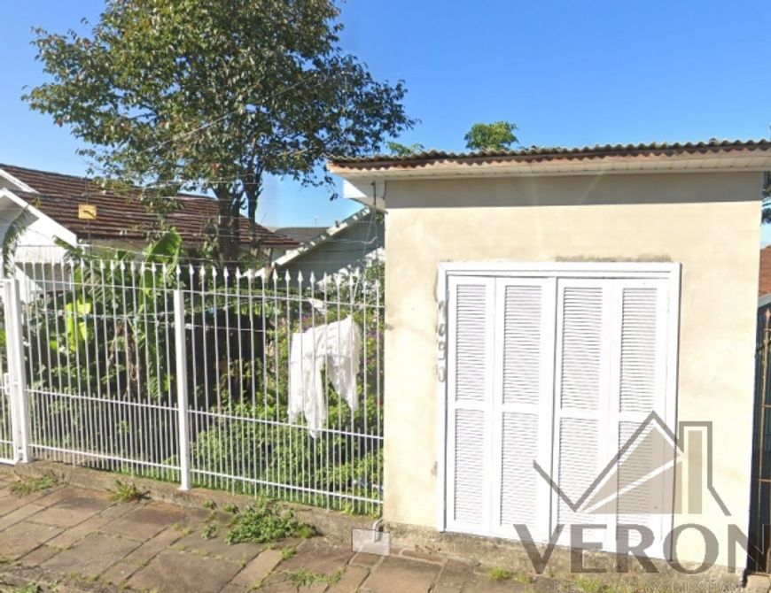 Terreno com casa de madeira